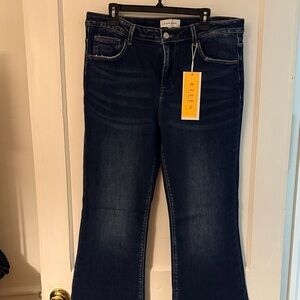 Risen Flare Jeans